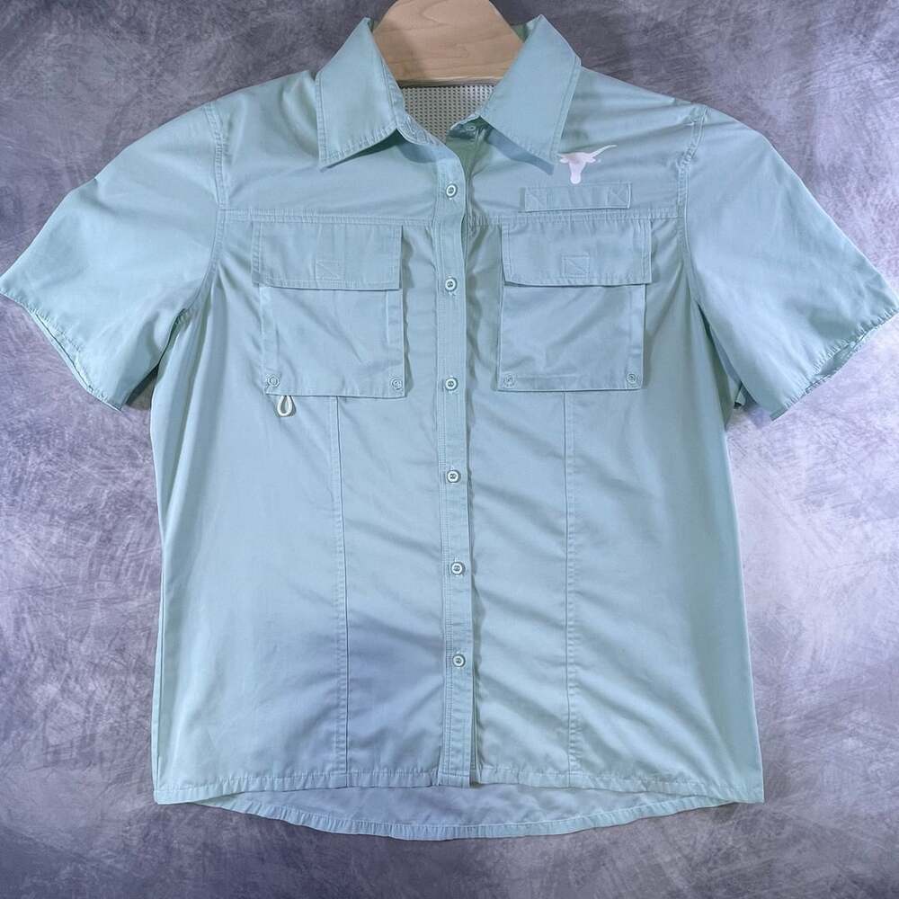 chicka-d Texas Fishing Shirt Size M Short Sleeve Vent Back Light Blue